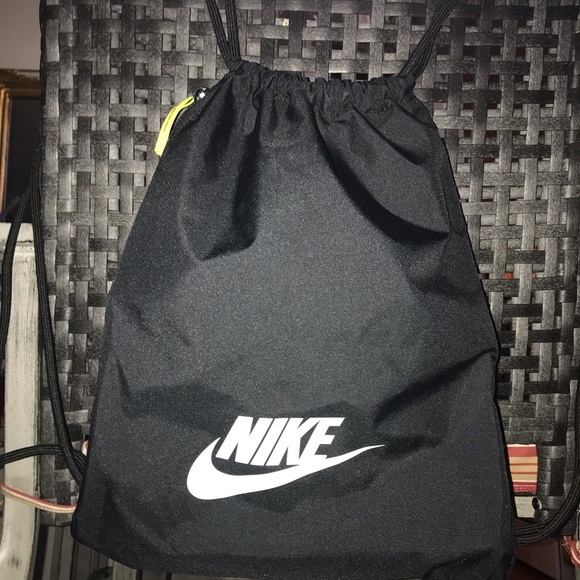 nike gym sack with zipper